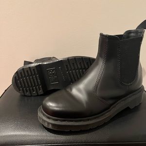 Dr. Martens Mono Smooth Leather Chelsea Boots